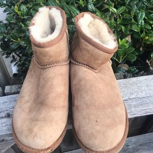 Womens originally ugg boots size 6